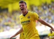 开云体育登录-足球运动员在瞬息万变中展现实力