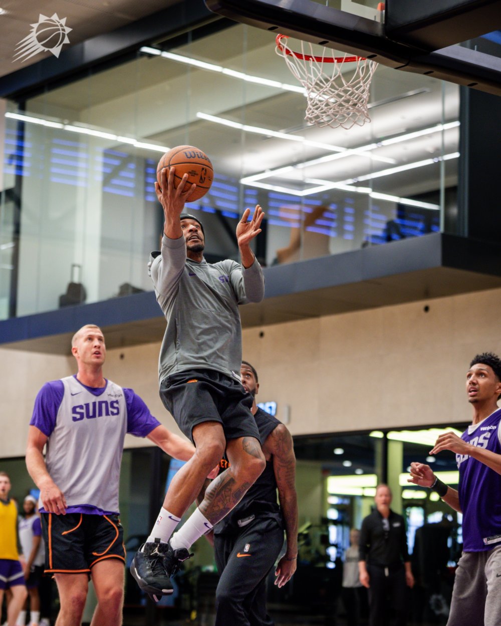 防守漏洞频现,球队全员苦练技术 防守漏洞频现,球队全员苦练技术