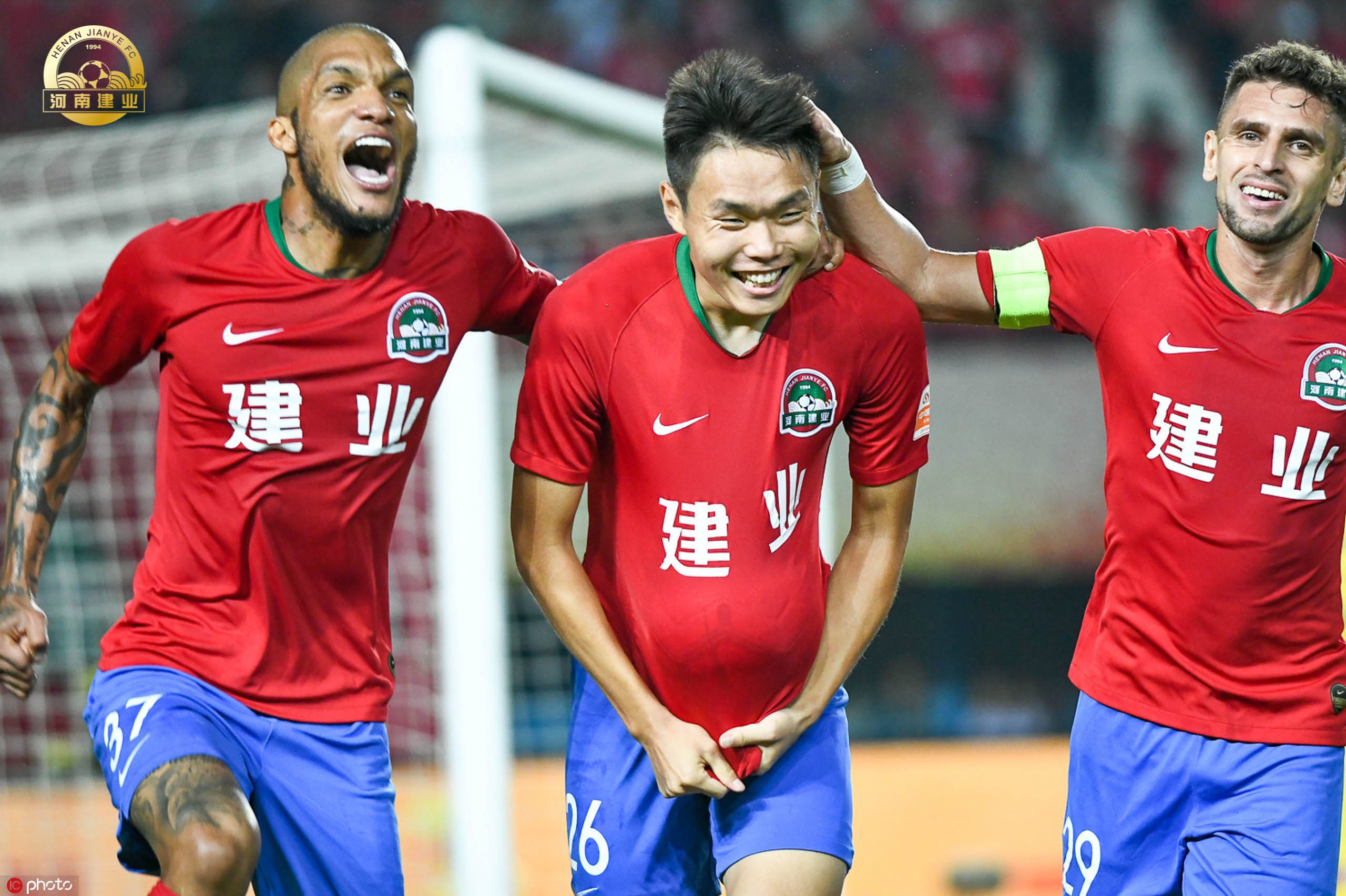 上港主场力克河南建业，积分榜位置略有起伏的简单介绍