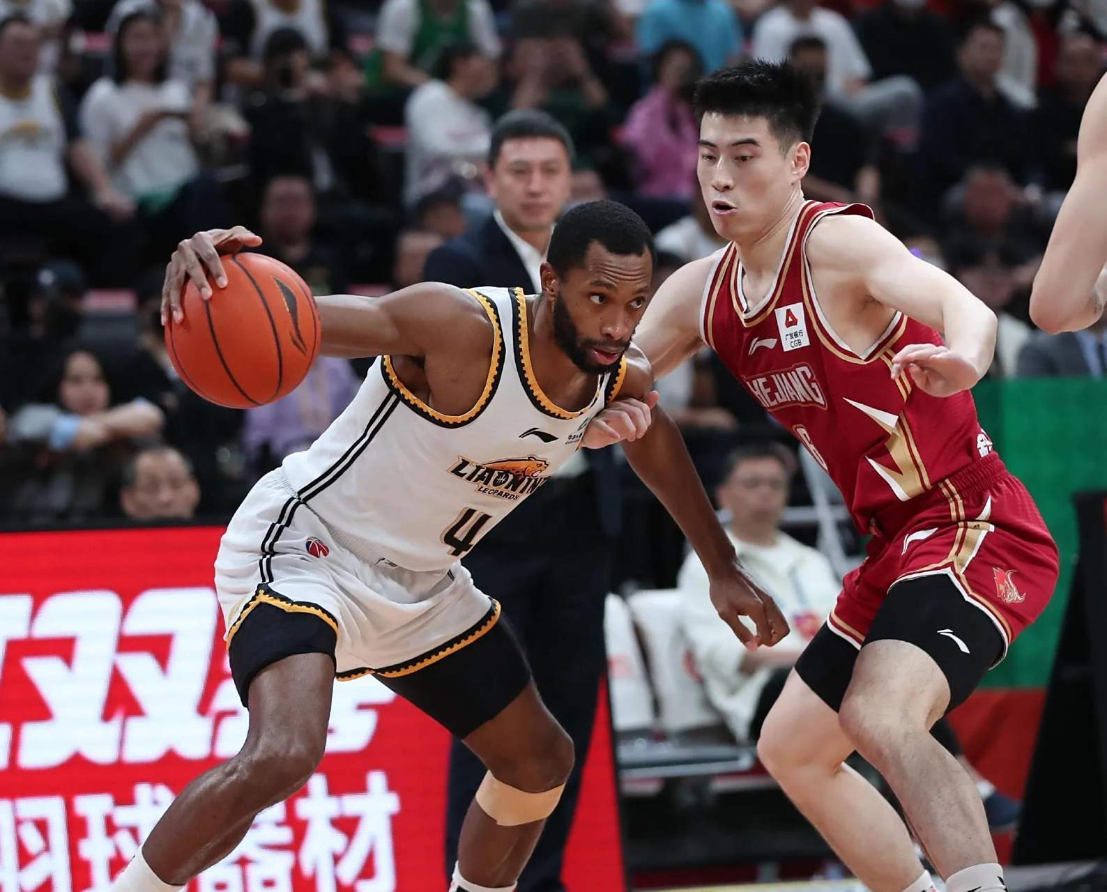 江苏男篮主场成功卫冕,稳固领先地位的简单介绍 江苏男篮主场成功卫冕,稳固领先地位的简单介绍