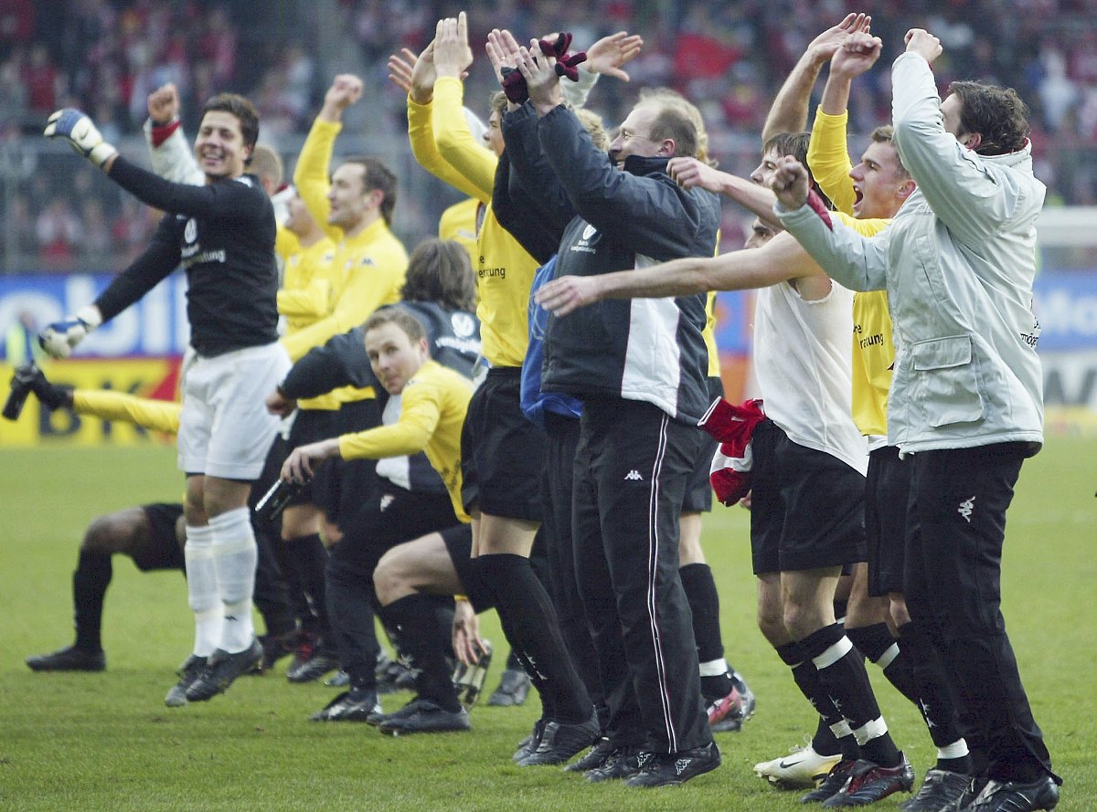 英格兰球队在比赛中展现出色 英格兰球队在比赛中展现出色