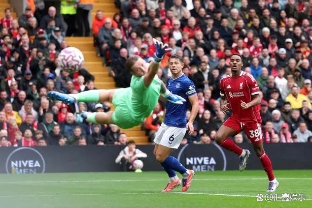 利物浦客场击败埃弗顿，领先优势巩固