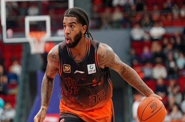 紧张比赛即将展开，双方势均力敌