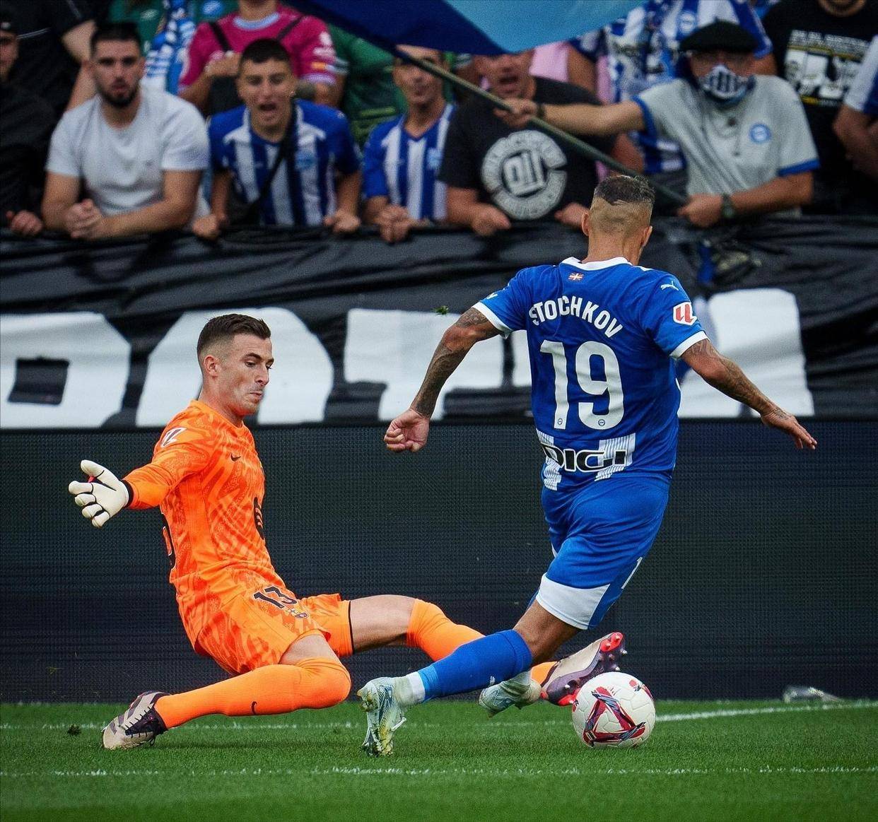 巴塞罗那客场失利，小组出线悬念的简单介绍