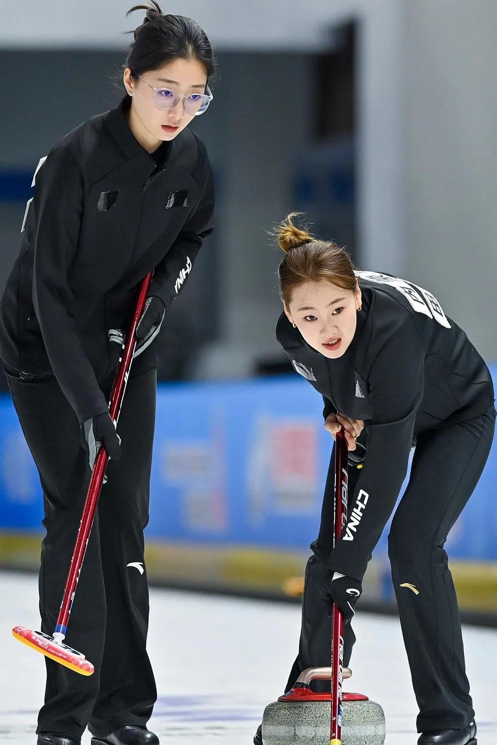 瑞士女子队在比赛中斩获胜利