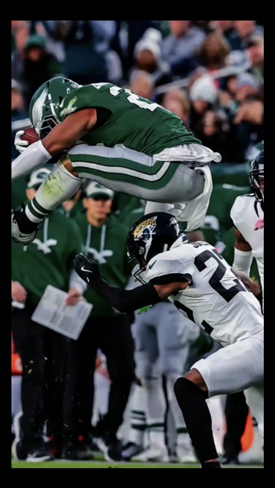 橄榄球战术调整奏效，成功扭转局势的简单介绍