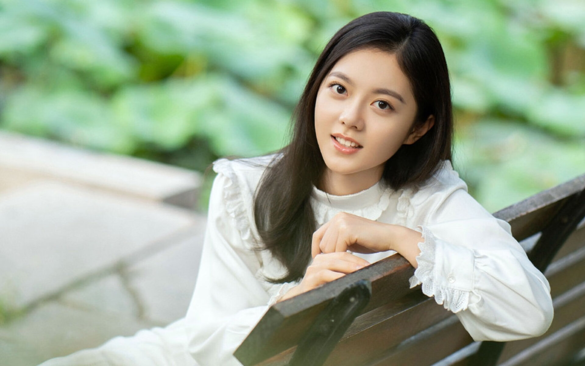 看到这个关键词组合，我的第一反应是，这绝对是一场平行宇宙的精彩对决。让我们展开想象的翅膀，写一篇充满戏剧张力的体育故事