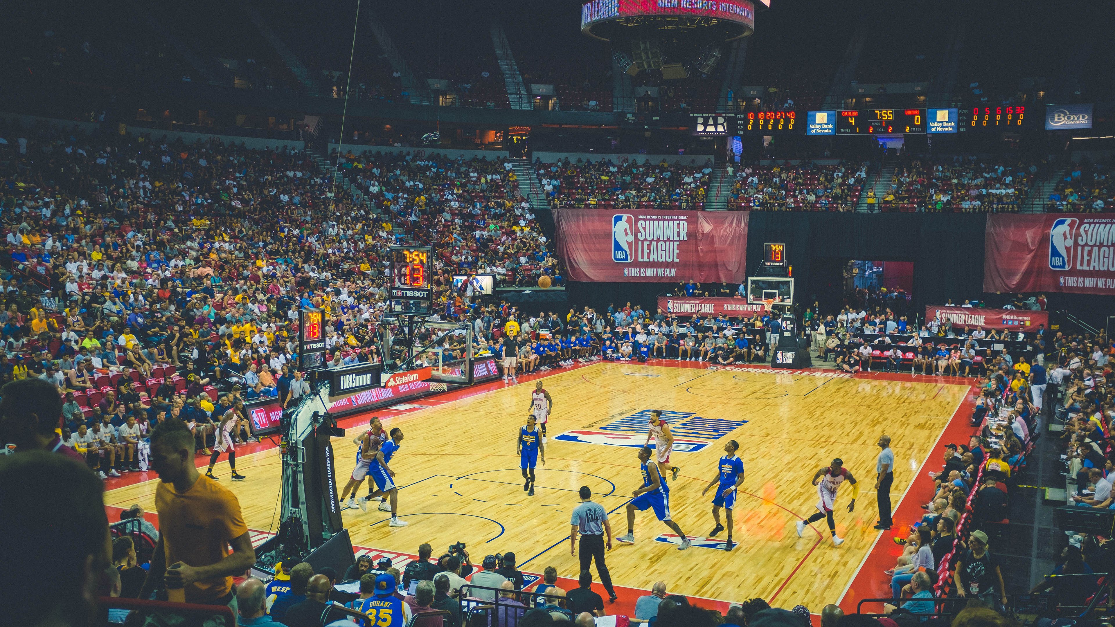 致命封锁！恩比德末节接管比赛，雷霆险胜篮网关键先生非他莫属